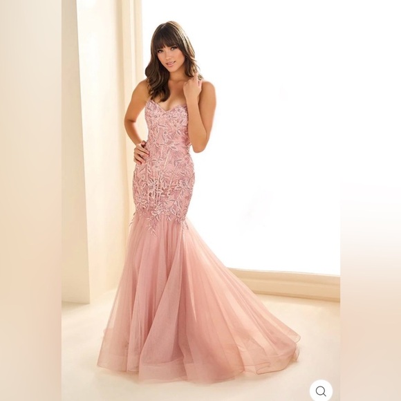 ELLIE WILDE EW36062 size 8 in Bluebell
Regular price$589.00 USD - Picture 10 of 12